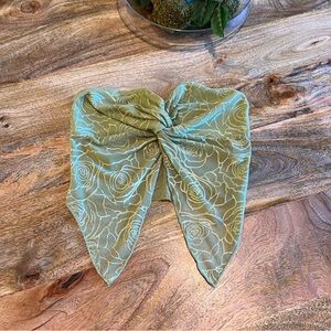 Twist front split hem tube